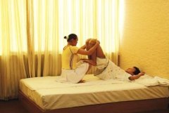 令人瞠目的泰式按摩